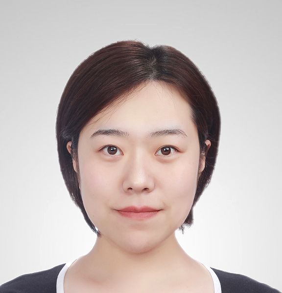 Weining Kan portrait